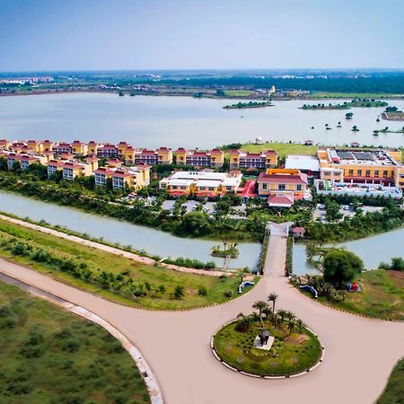 Mayfair Lake Resort Raipur  Exterior photo