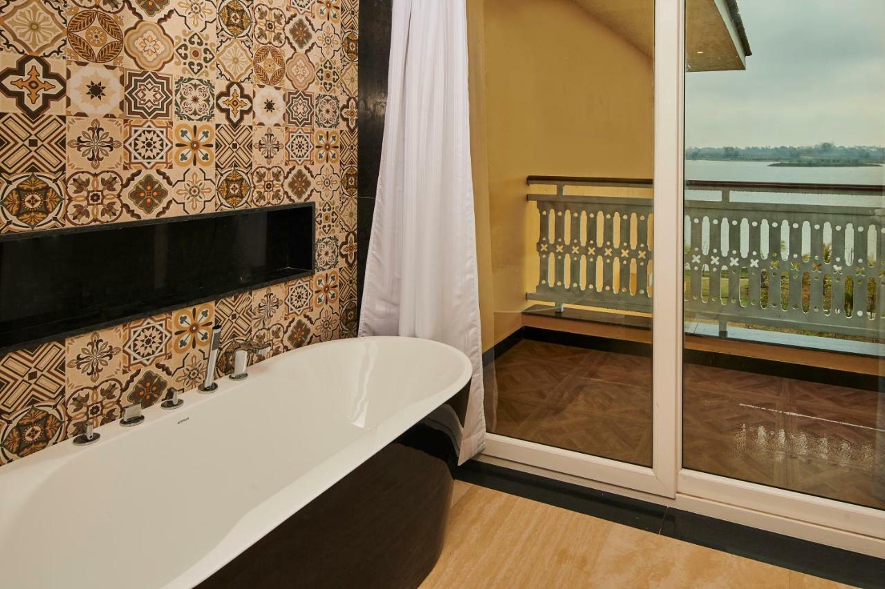 Mayfair Lake Resort Raipur  Exterior photo