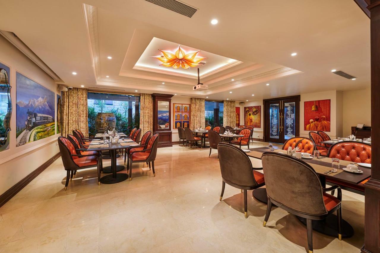 Mayfair Lake Resort Raipur  Exterior photo